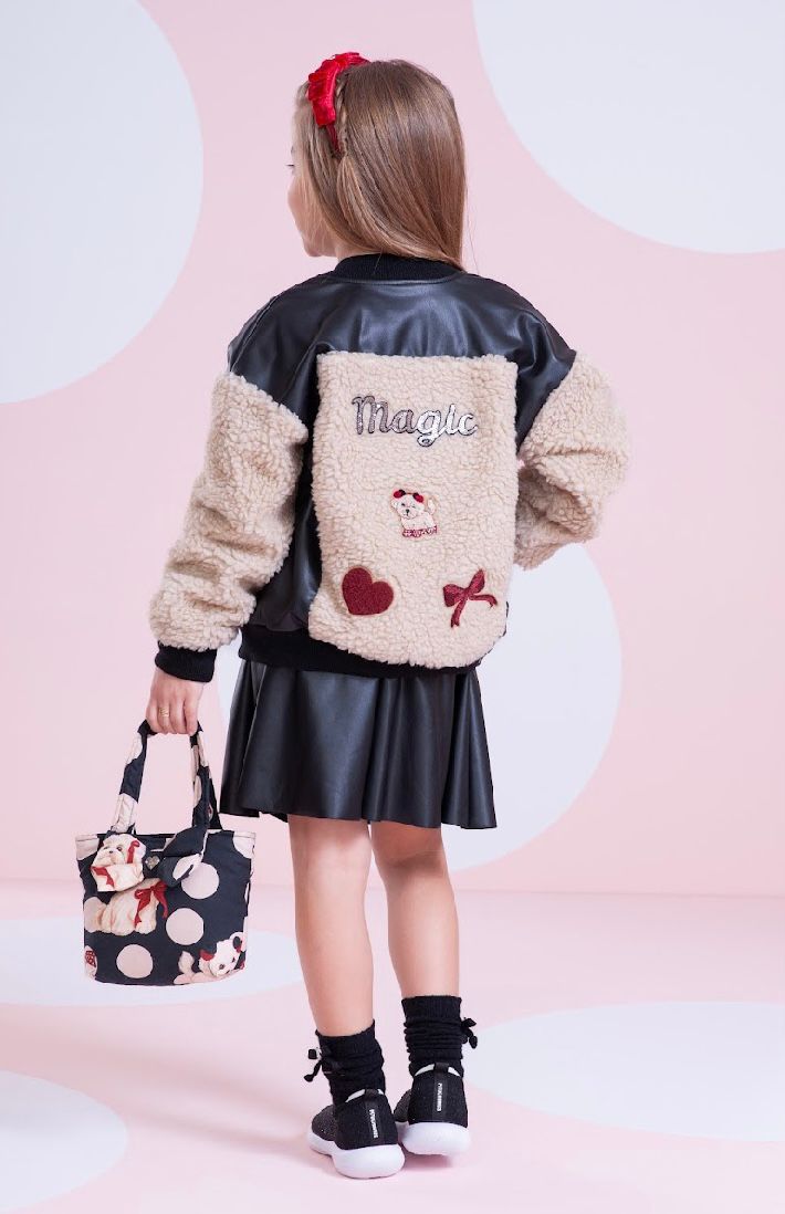 Conjunto Infantil Jaqueta Patches Couro Pele Carneirinho e Saia Evasê Couro Tech Preta - Pituchinhus