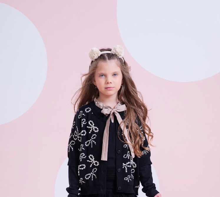 Conjunto Infantil Casaco Tricot Lacinhos Bordados Pérolas e Cristais e Calça Sarja Reta Laços Bordados Bolsos Preta - Pi