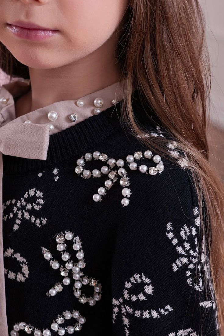 Conjunto Infantil Casaco Tricot Lacinhos Bordados Pérolas e Cristais e Calça Sarja Reta Laços Bordados Bolsos Preta - Pi