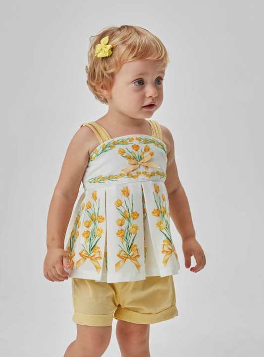 Conjunto Bebê Bata Flores e Shorts Amarelo - Um Mais Um PRÉ-VENDA