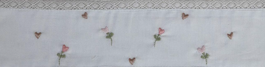 Kit Fralda de Ombro + Fraldinha Boca Bebê Luxo Bordadas Florzinhas - Roana
