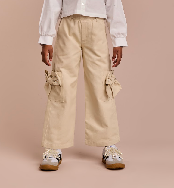 Calça Infantil Wide Leg Cargo Sarja Laços Bege - Gabriela Aquarela