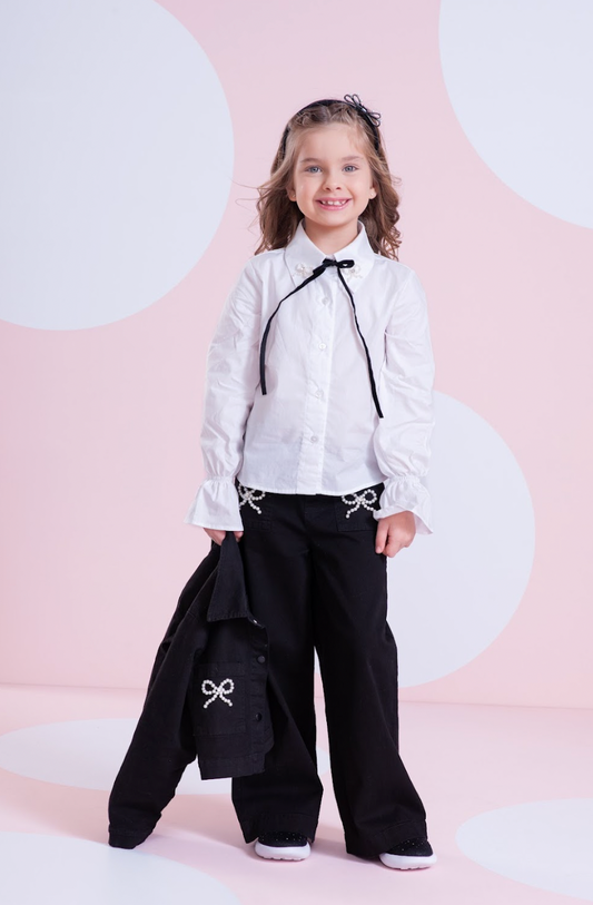 Conjunto Infantil Camisa Mini Laço Veludo e Calça Sarja Reta Laços Bordados Bolsos Preta - Pituchinhus