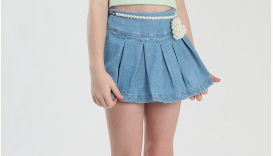 Conjunto Infantil Regata Canelada com Babados em Tule Shorts Saia Jeans com Pregas Cinto Pérolas e Coração - Luluzinha