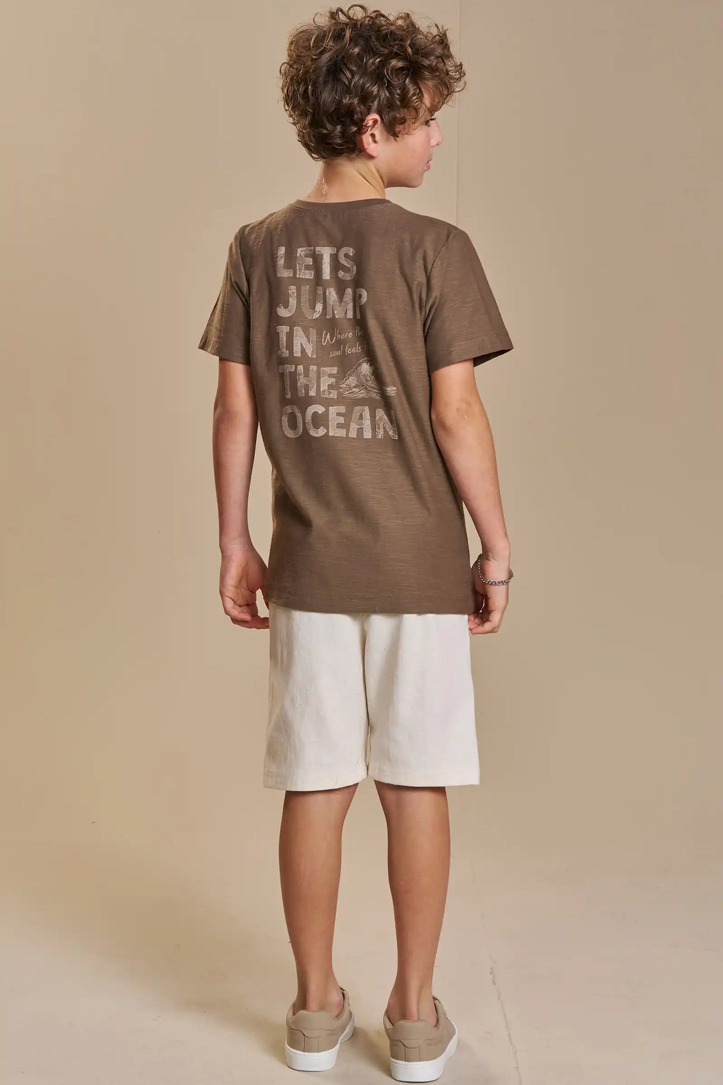 Conjunto Infantil Camiseta Marrom e Bermuda Sarja Off White - Little Johnny