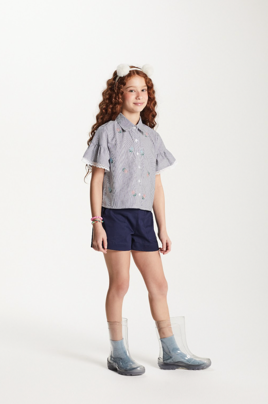 Conjunto Infantil Camisa Listrada Bordada e Shorts Sarja Marinho - Um Mais Um