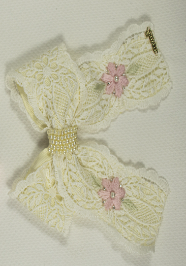 Laço Infantil Duplo Revestido Renda Bordado Flor Miolo Pérolas Marfim - Roana