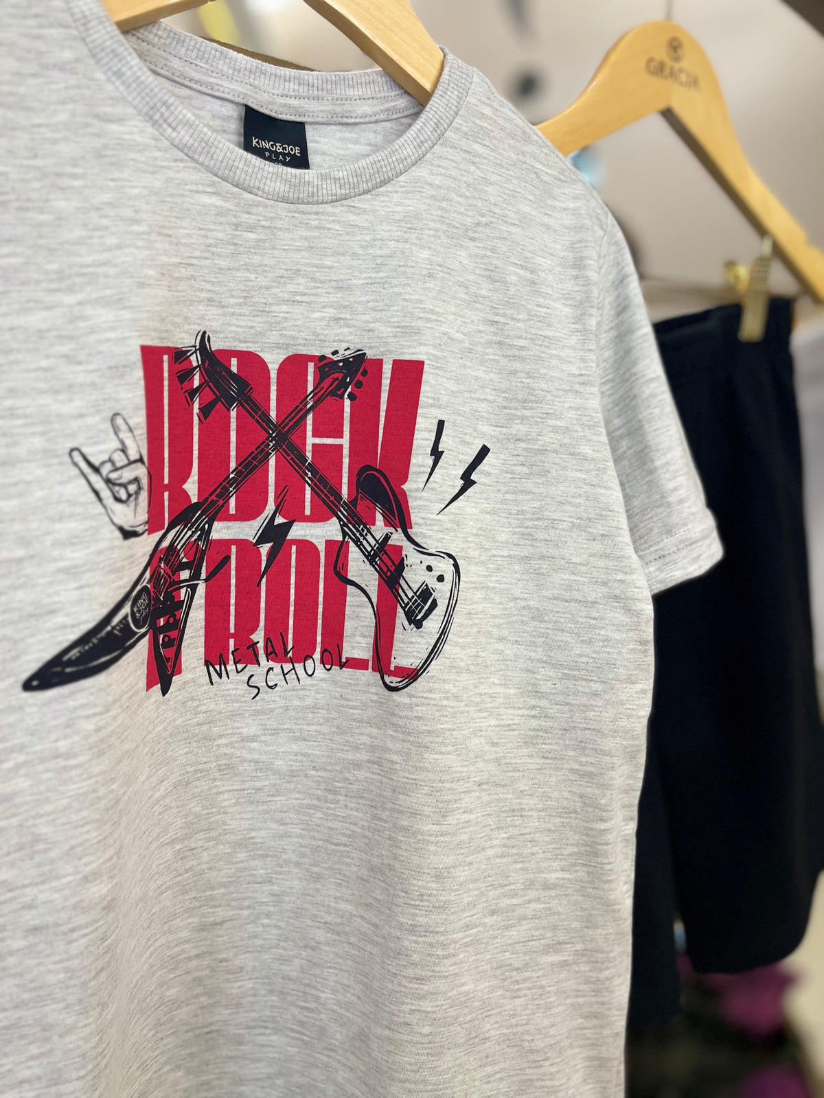 Conjunto camiseta Rock e bermuda de moletom King & Joe Play - Gracia