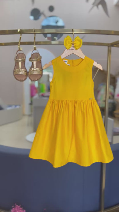 Vestido com Detalhe nas Costas Beabá